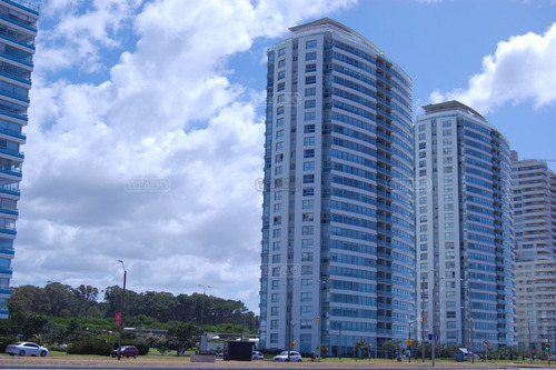 Imagen 3 de 30 de Apartamento Le Parc Piscina Piso Alto 3 Dormitorios Dependencia De Servicio Departamento En Venta Ubicado En Playa Brava, Punta Del Este, Punta Del Este / Maldonado