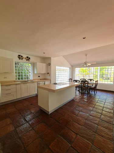 Imagen 10 de 14 de Casa En Venta En Guataparo Country Club