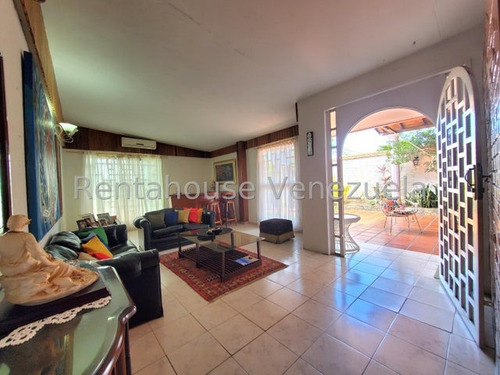Amplia Y Confortable Casa En Venta Urb. Fundación Mendoza, Maracay 25-6542 Hc
