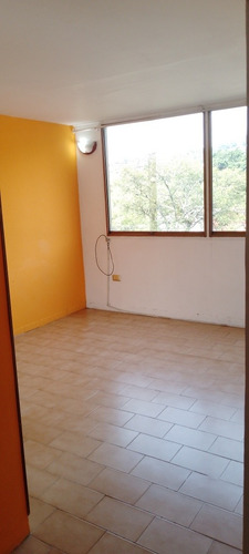 Imagen 11 de 17 de En Venta Amplio Apartamento Residencias Don Luis Ah