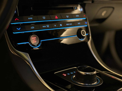 Imagem 5 de 15 de Jaguar Xe 2.0 Ingenium P250 2018 R Sport 60.000km Com Teto