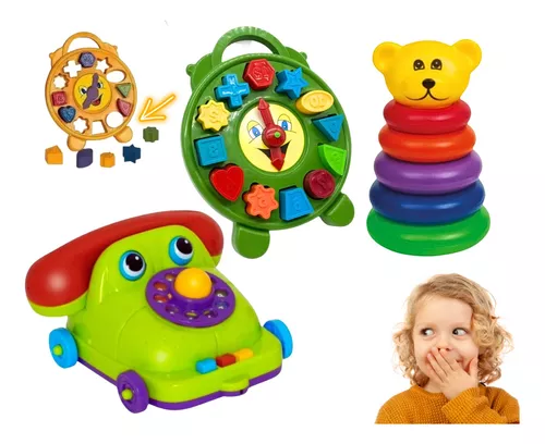 Brinquedos para criança menina pequena com brinquedo de urso macio menina  jogando jogo na sala de jogos feliz infância aniversário abraçando um  ursinho de pelúcia loja de brinquedos dia das crianças melhor