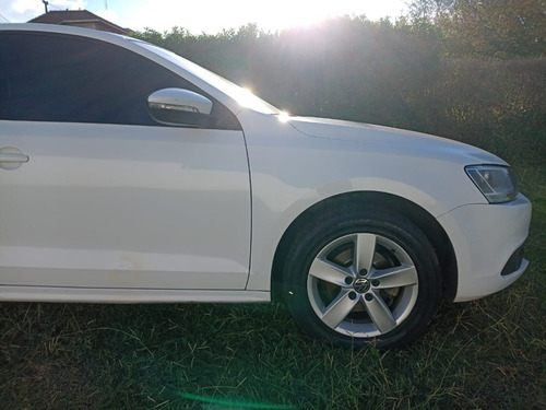 Imagen 4 de 10 de Volkswagen Vento Advance Mt 2.0tdi 2013