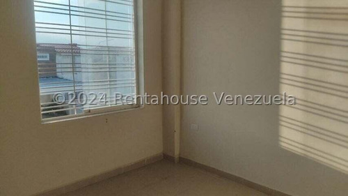 Hermosa Casa En Venta En Urb Villa Del Golf Plaza Cabudare Gabriela C