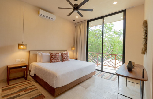 Villa De 4 Recamaras, Alberca Privada, Acabados De Lujo, Cuarto En Planta Baja, Pre-construccion En Venta Aldea Zama, Tulum.