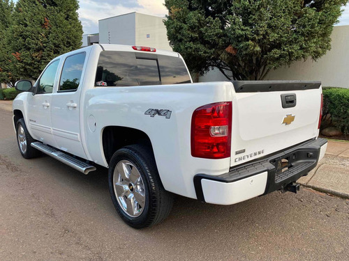 Imagen 7 de 14 de Chevrolet Cheyenne 2010 5.3 2500 Crew Cab B 4x4 Mt