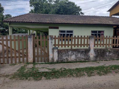 Casa Próximo Ao Muro Da Base Aérea Naval De São Pedro Da Aldeia