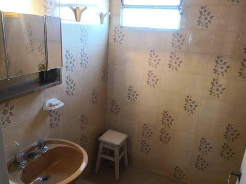 Imagen 25 de 30 de Casa De 3 Dormitorios Mas Comodin, Excelente Ubicacion