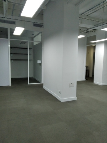 En Alquiler Oficina En Las Mercedes De 136m2