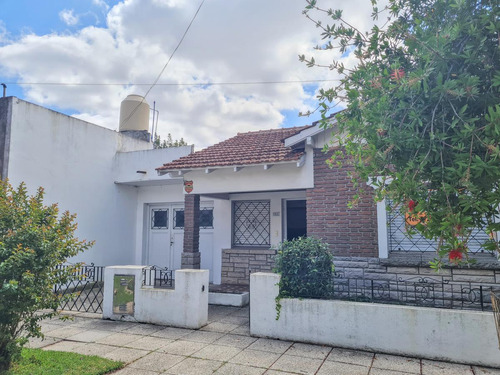 Casa Con Parque Y Garage En Lote De 10x33