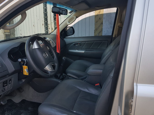 Toyota Hilux 3.0 Cd Srv Cuero I 171cv 4x2