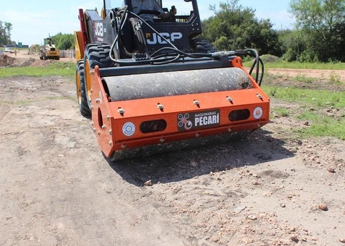 Imagen 5 de 9 de Implemento Jmv Vibrocompactador Liso Vc120 Minicargadora