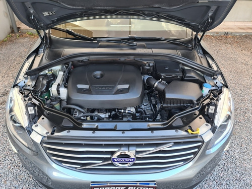 Volvo XC60 2.5 T5 Momentum