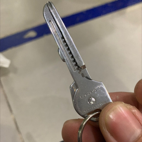 Llavero Swiss Tech 6 En 1 Llave Herramienta Multiusos Navaja