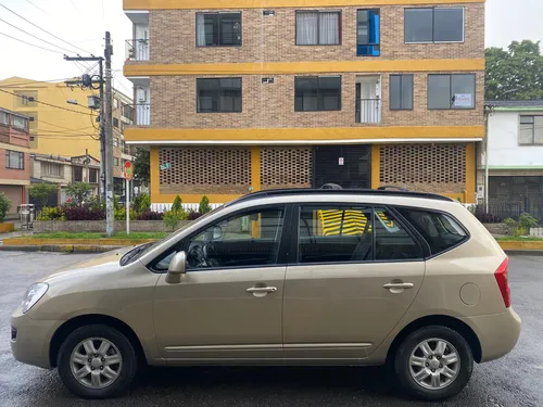 Kia Carens 2.0 Rondo Ex