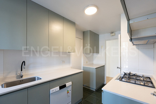 Departamento Remodelado En Calle Vitacura