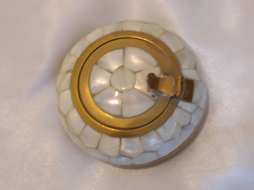 Cenicero De Mano De Nacar Y Bronce. Diametro 9 Cm, Alto 4.5 (Usado)