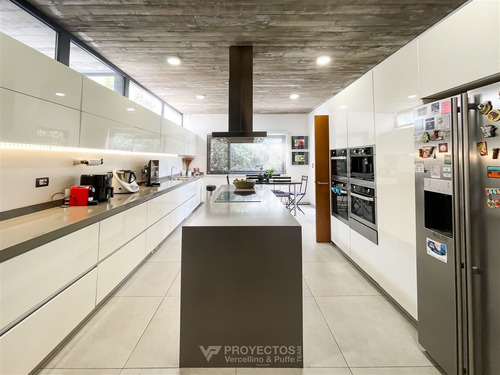 Casa En Venta De 8 Dorm. En Lo Barnechea