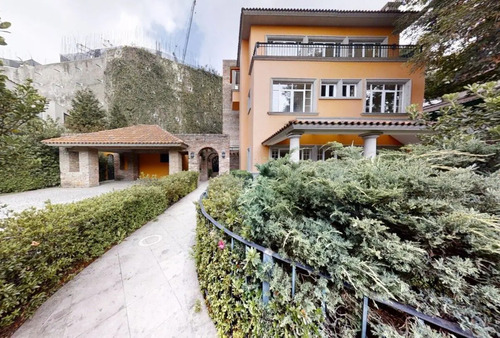 Casa En Venta En La Toscana En Bosques De Las Lomas: Tu Nuevo Hogar !