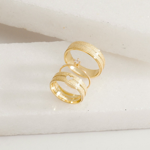 Imagem 6 de 8 de Par De Alianças Banhada A Ouro 18k 6mm Coração Vazado