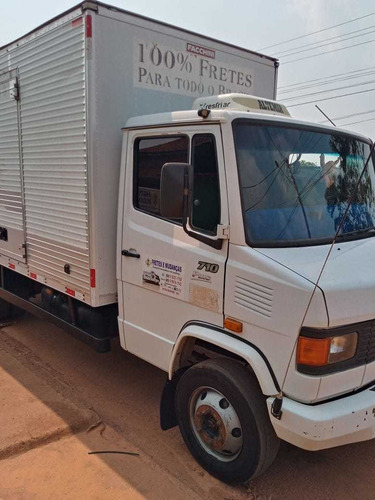 Mercedes Bens 3/4 Baú Seco 710 2011