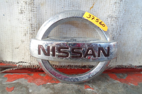 Emblema De Parrilla Nissan Tiida 2007-2012 37560