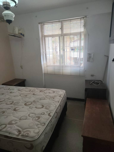 Se Alquila Habitacion Por La Av. Sucre De Los Dos Caminos (zona Residencial Exclusiva De Quintas)