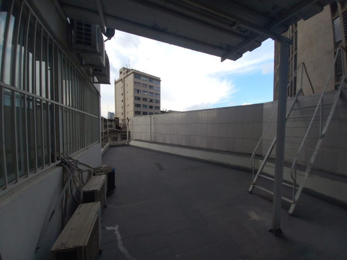 Excelente Sala Comercial Próxima Ao Metrô República, Na Av. Ipiranga 318, Com 148 M2 Mais 33,26 M2 De Área Comum. Imóvel Conta 7 Ares-condicionados, 4 Elevadores, 3 Banheiros, Segurança No Condomínio