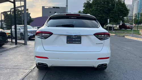 Maserati Levante Hybrid 2023