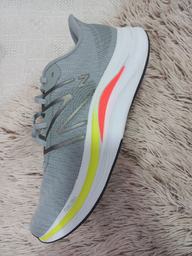 Zapatillas New Balance Fuel Cell V4 Talle Us11 (en Caja)