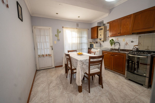 Se Vende Casa Interna Muy Grande En Barrio Roma