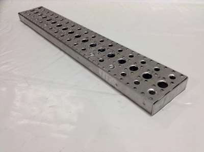 Imagen 2 de 3 de Par De Estribos Freightliner Cascadia Aluminio Cromado 110cm