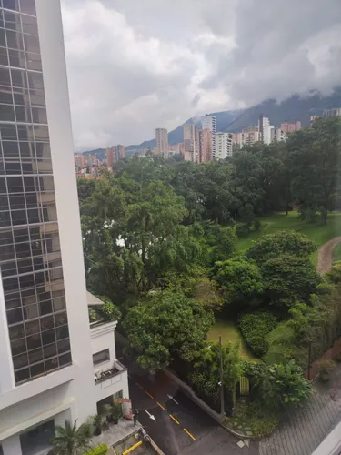 Oficina En Arriendo En El Poblado. Cod A21650