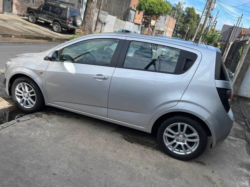 Imagen 3 de 16 de Chevrolet Sonic 1.6 Lt 2014