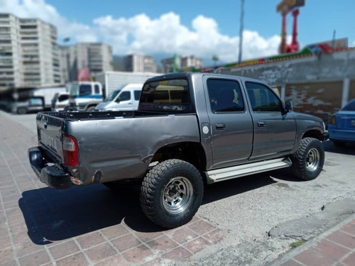 Imagen 4 de 12 de Toyota Hilux Sincronica 4x4