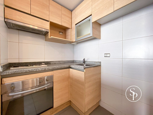 Una Habitación En Suite Con Estac. Y Bodega Metro Ñuble