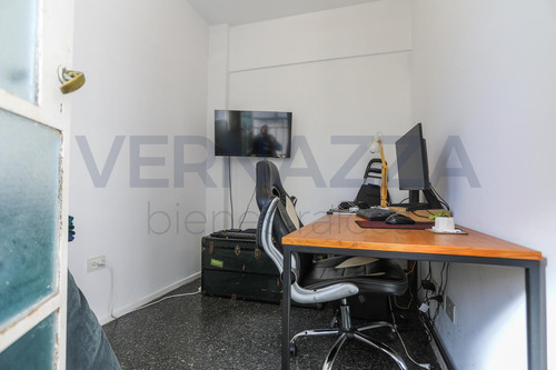 Apto Crédito! Cómodo Y Luminoso 4 Ambientes Con Escritorio En Caballito.