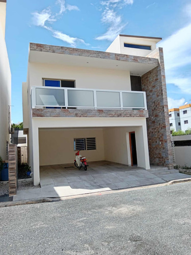 Casa Con Piscina Común En Romana Del Oeste La Romama