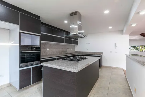 Casa En Venta En Niza Antigua. Cod V8182