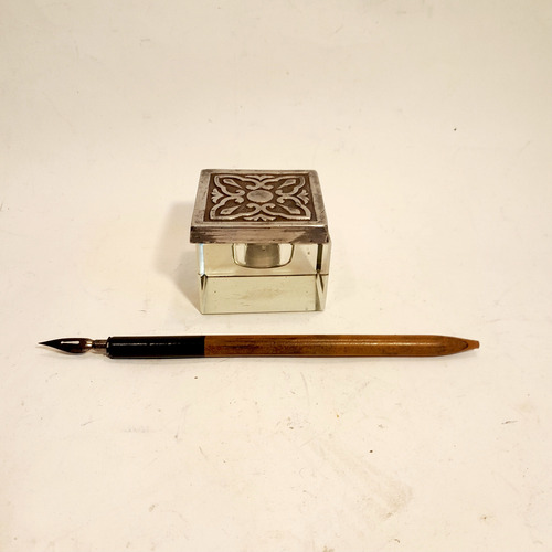 Tintero Antiguo De Cristal Y Peltre Con Pluma De Inmersión (Usado)