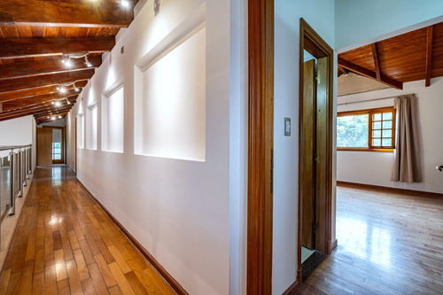 Venta/permuta Casa De 4 Dormitorios Con Amenities. San Marino, Funes Hills.