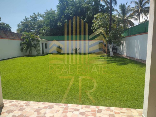 Casa En Venta En Morelos, Con Jardín Amplio