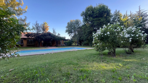 Parcela Con Casa Estilo Colonial Urbanizada