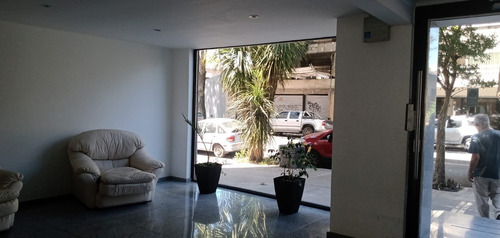 Imagen 3 de 27 de Un Ambiente Al Frente - La Perla