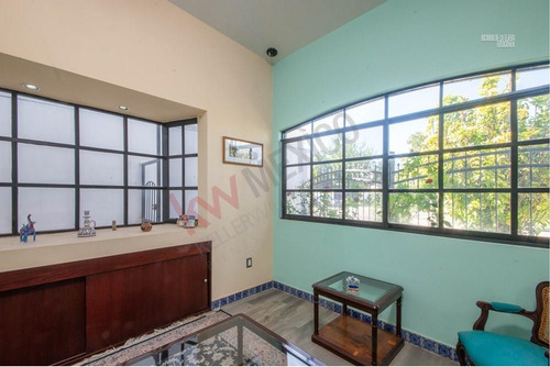 Casa En Venta De Una Planta Autosustentable Y Construida En Dos Lotes En Mayorazgo Residencial.