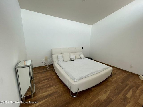 Imagen 6 de 8 de Vista Dorada - Casa Con Sótano Y Sala Doble Altura. Venta