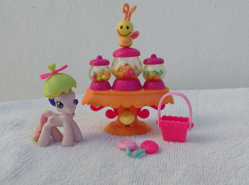 My Little Pony - Ponyville - Sharing Sweets With Fluttershy (Usado)