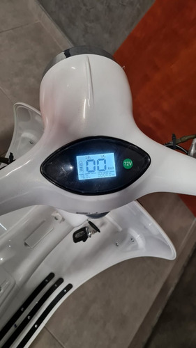 Imagem 3 de 5 de 3000w Wayy Vespa Moto Elétrica