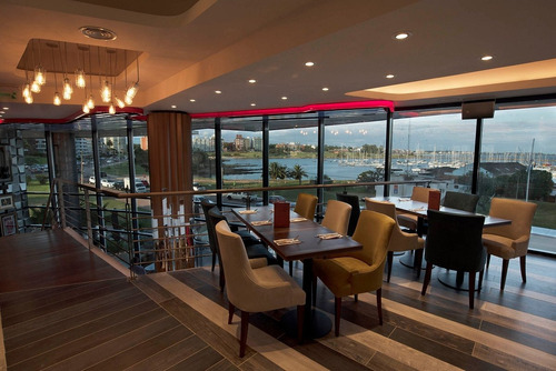 Venta Espectacular Local Comercial Con Renta En Puerto Del Buceo