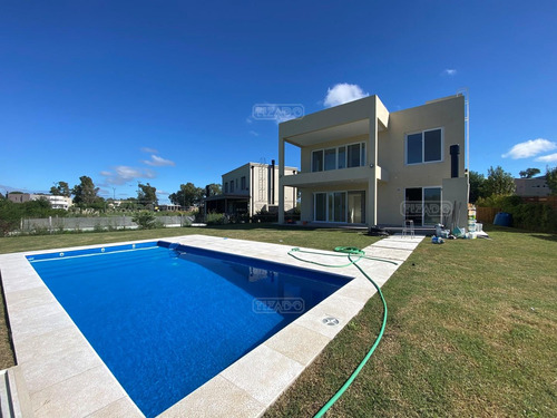 Casa En Venta En Santa Elena, Pilar Del Este, Pilar